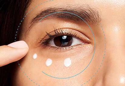 ما الذي يسبب الخطوط الدقيقة والتجاعيد؟